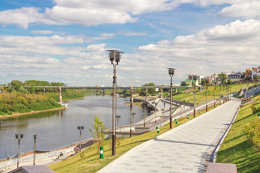 Набережная на правом берегу реки Тура в Тюмени